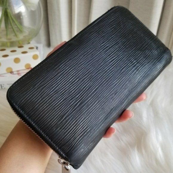 SOLD! Louis Vuitton Black Epi Zip Wallet Organizer - Picture 2 of 7